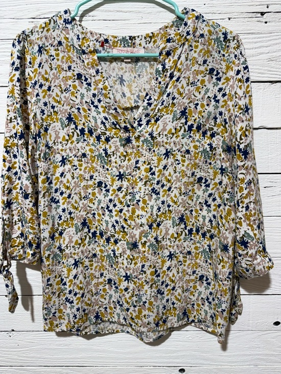 Rose & Thyme Tops - Lightweight Floral V-Neck Blouse - White Multi Colored Xsmall tops